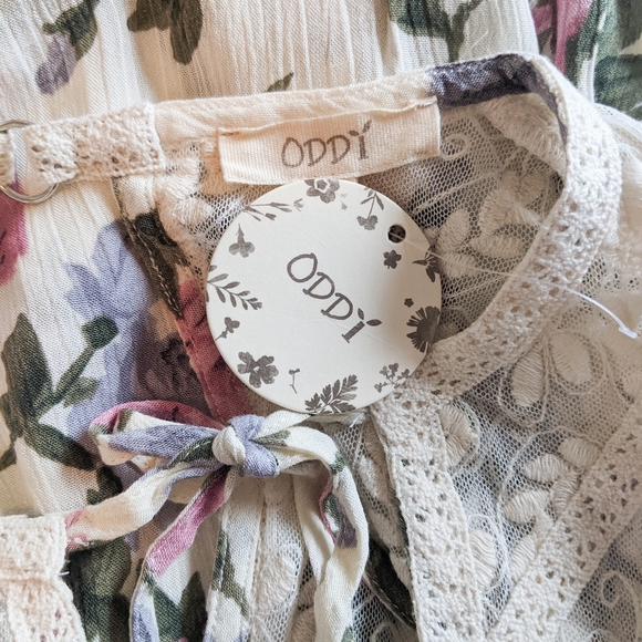 NWT Floral and Lace Tunic - Picture 5 of 6